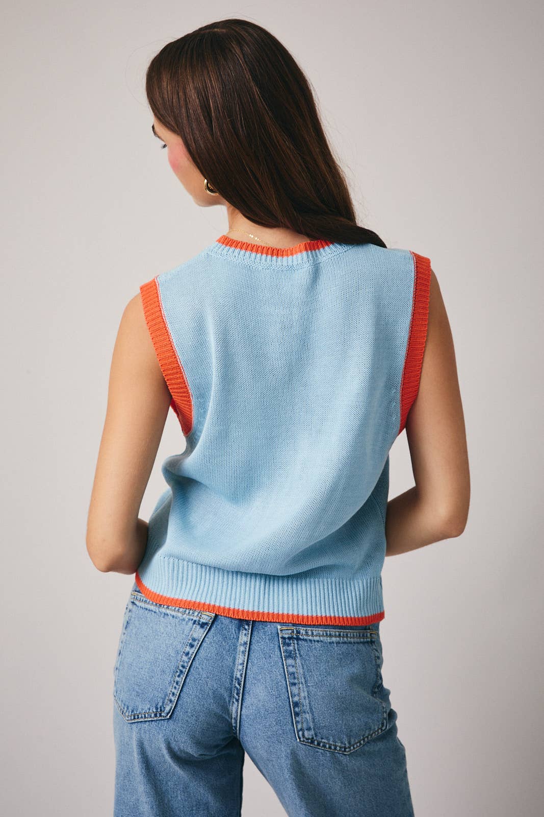ROUND NECK 'FISH' GRAPHIC SWEATER VEST: LT BLUE / M
