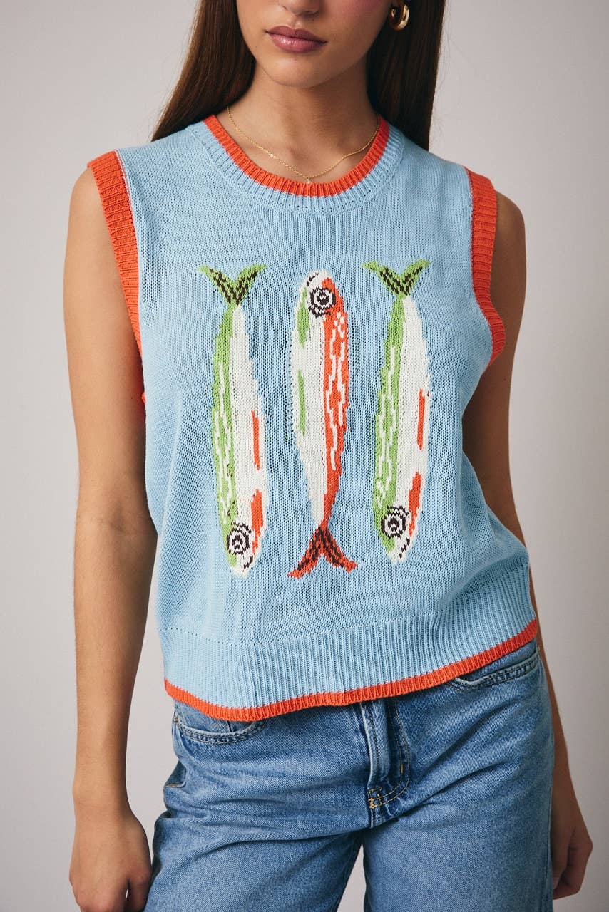 ROUND NECK 'FISH' GRAPHIC SWEATER VEST: LT BLUE / L