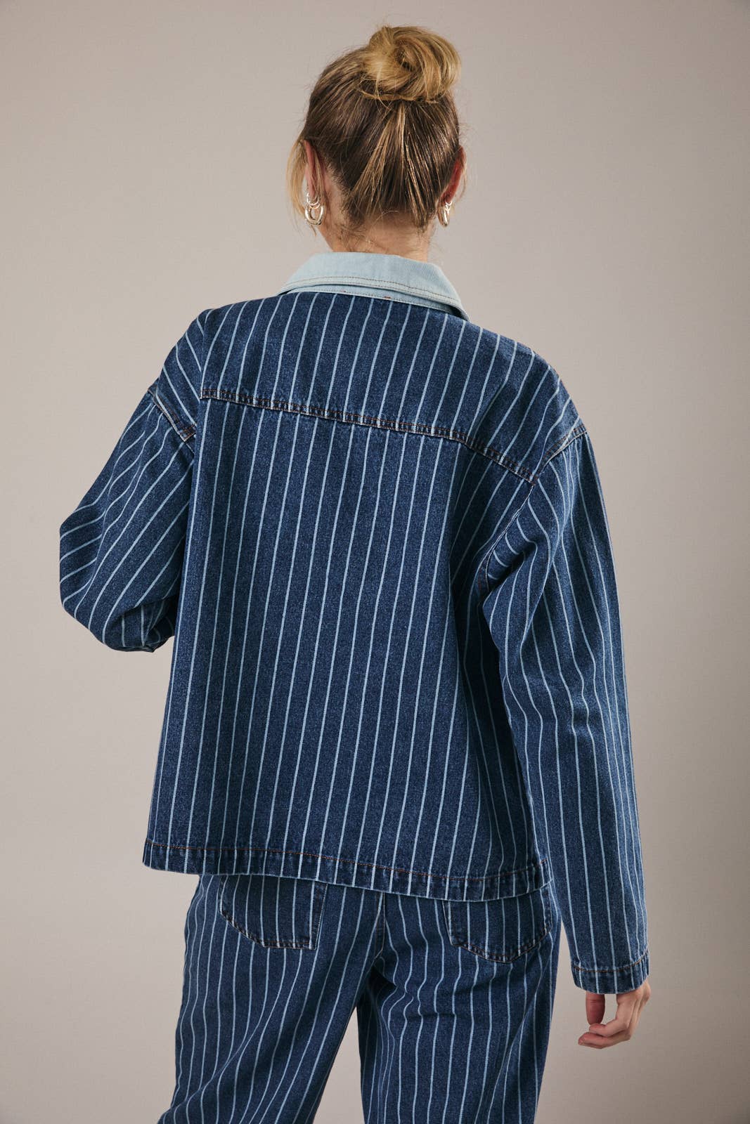 STRIPE DENIM BARN JACKET: DENIM-WHITE STRIPE / M