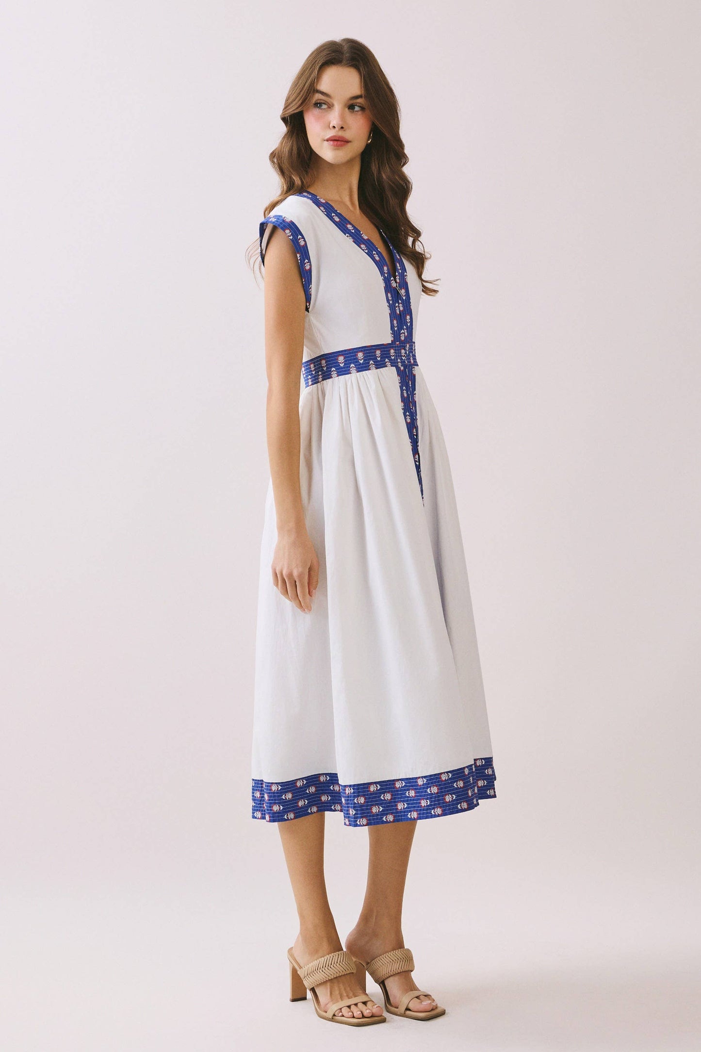 Trim V Neck Midi Dress: White / S