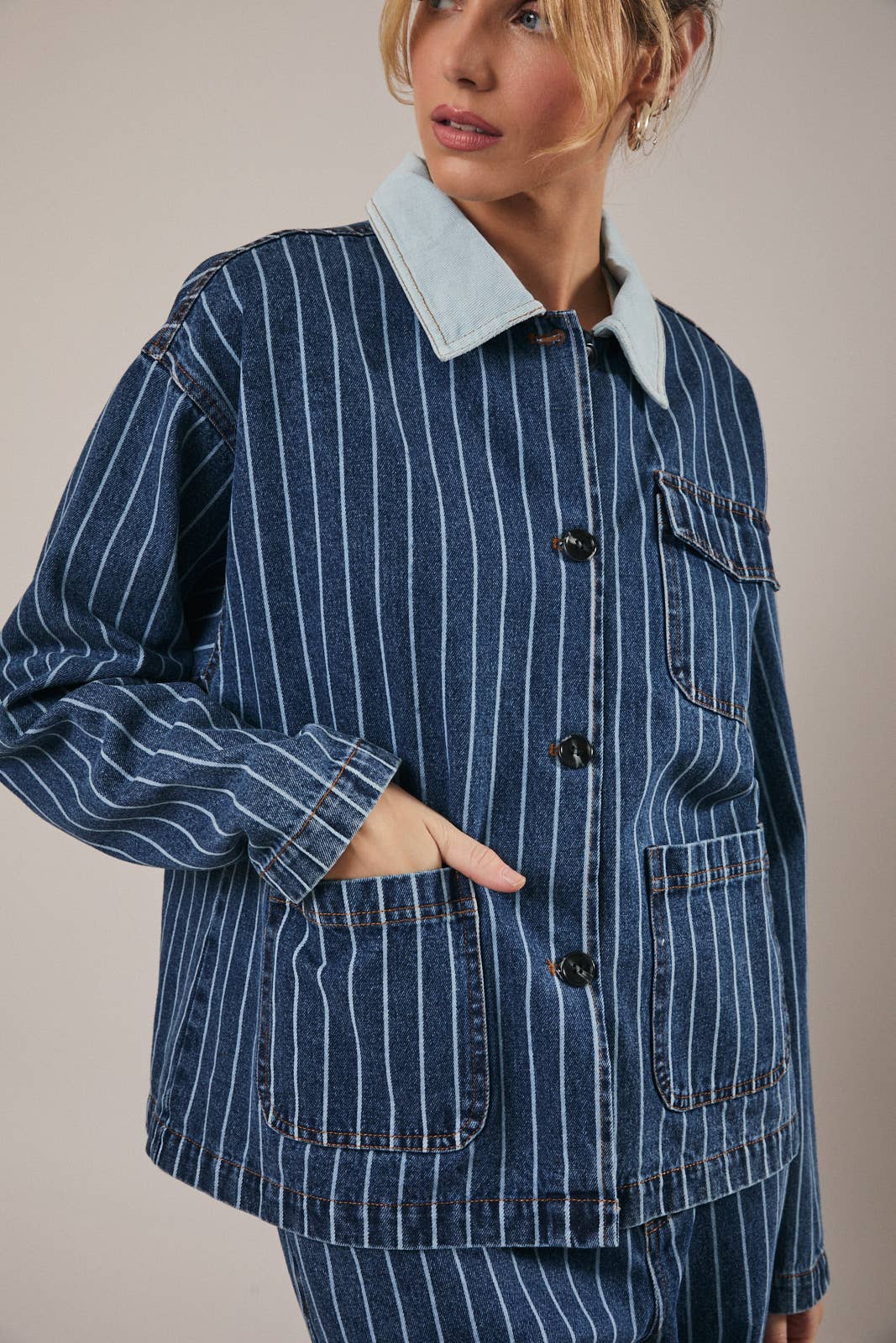 STRIPE DENIM BARN JACKET: DENIM-WHITE STRIPE / M