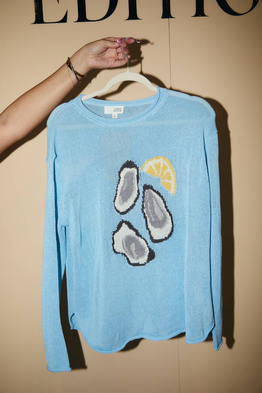 ROUND NECK LONG SLEEVE 'OYSTER' GRAPHIC SWEATER: LT BLUE / M