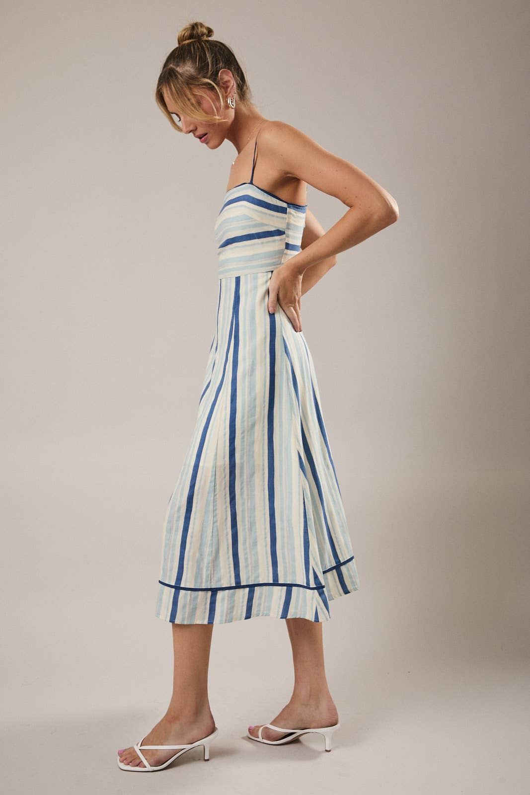SLEEVELESS STRIPE ALINE MIDI DRESS: CREAM-BLUE STRIPE / L