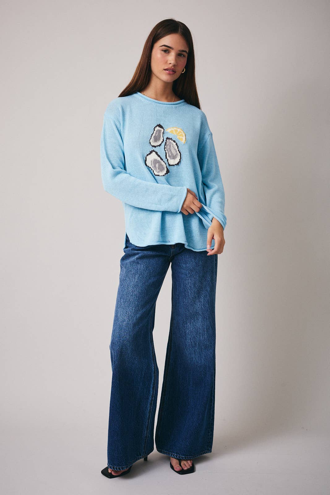 ROUND NECK LONG SLEEVE 'OYSTER' GRAPHIC SWEATER: LT BLUE / L