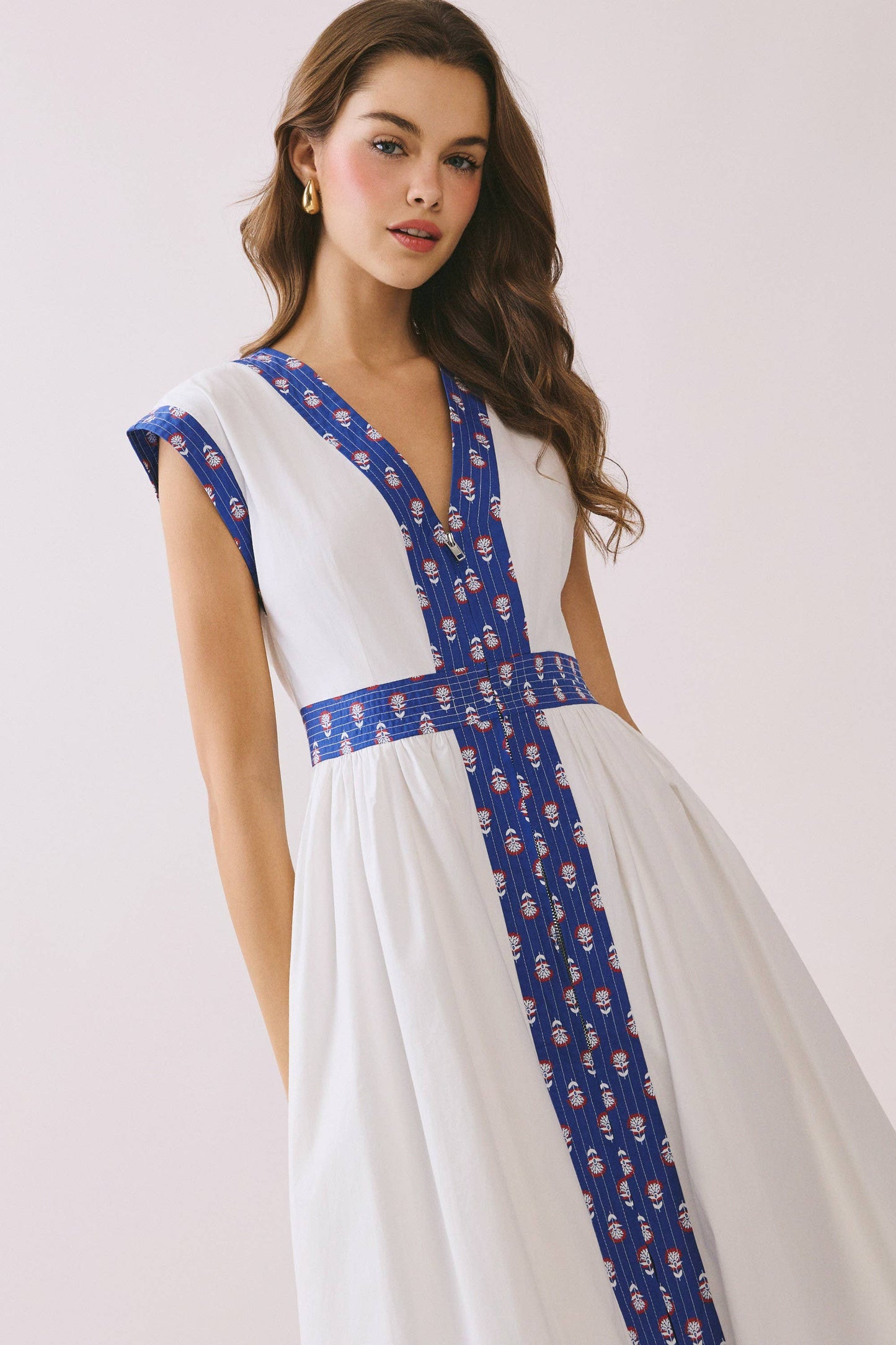 Trim V Neck Midi Dress: White / S