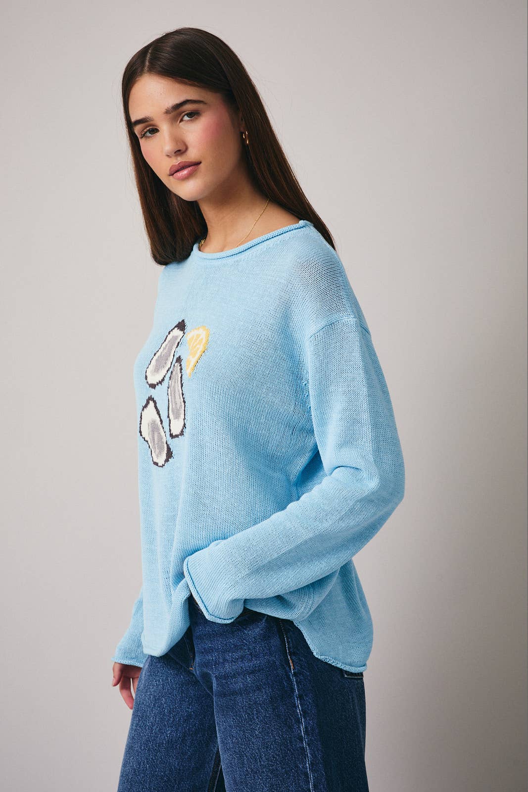 ROUND NECK LONG SLEEVE 'OYSTER' GRAPHIC SWEATER: LT BLUE / S